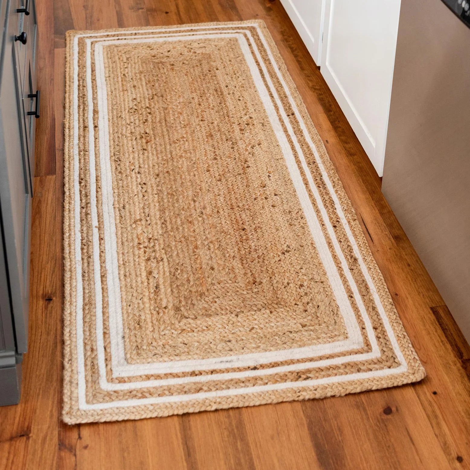 Braided Jute Collection Area Rug - Gujarat (8' round Natural and Navy Blue/Navy Blue)