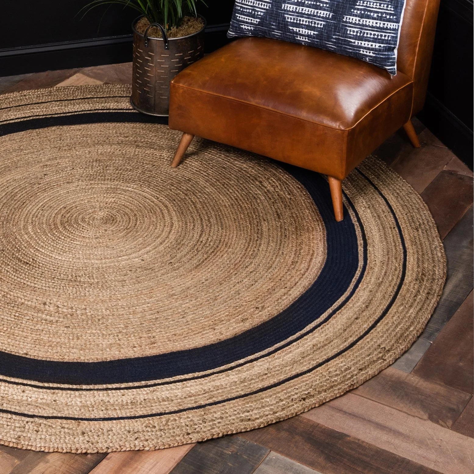 Braided Jute Collection Area Rug - Gujarat (8' round Natural and Navy Blue/Navy Blue)